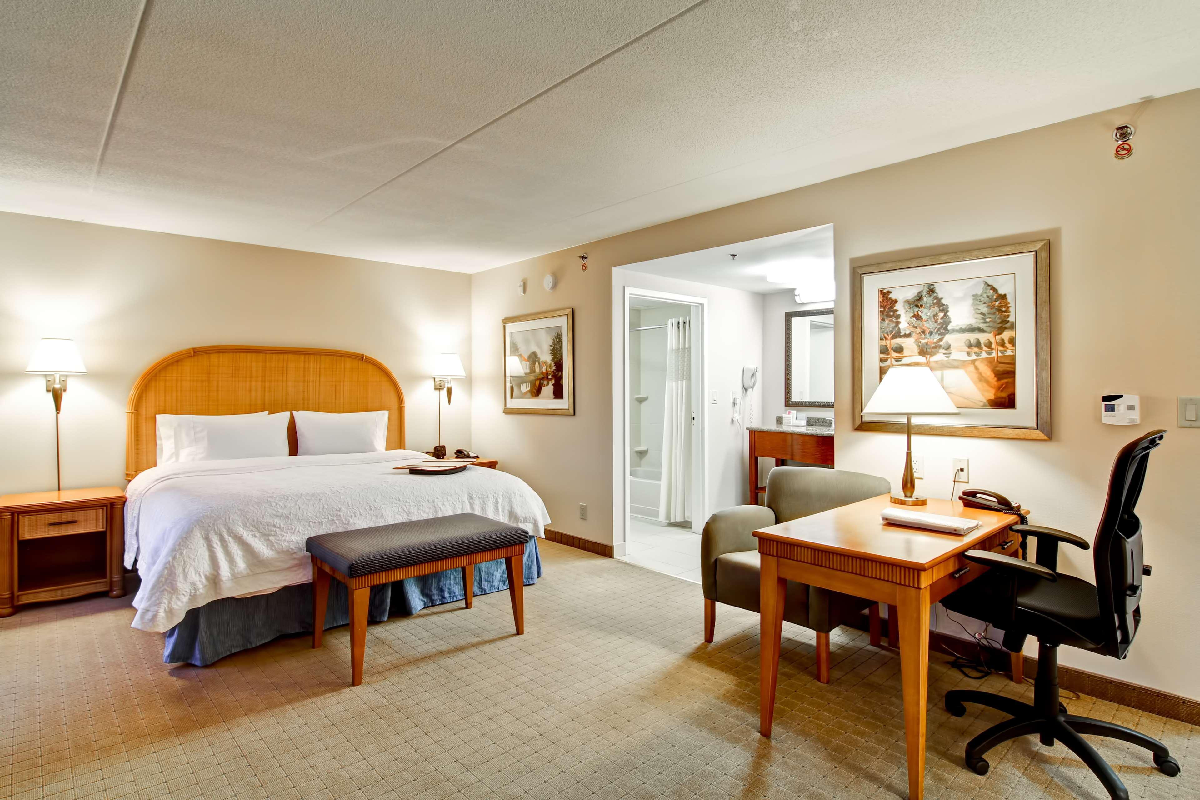 Hampton Inn & Suites Guelph Exterior photo