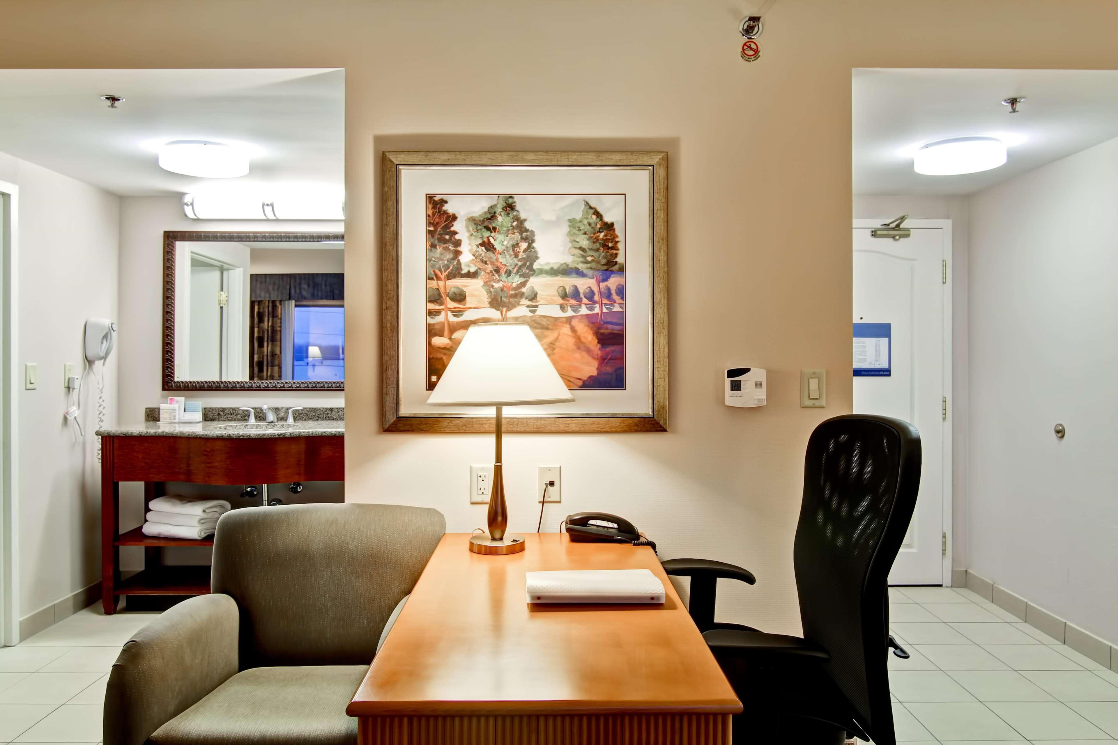 Hampton Inn & Suites Guelph Exterior photo