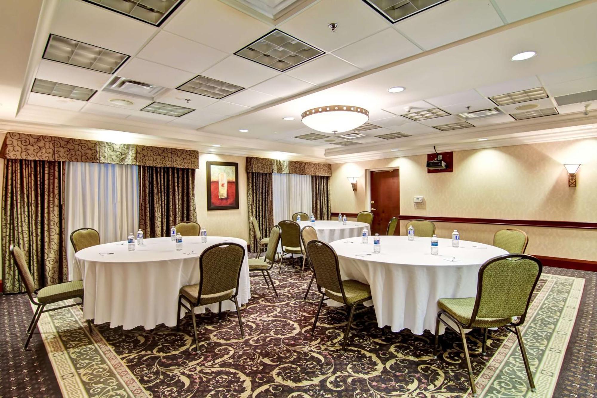 Hampton Inn & Suites Guelph Exterior photo