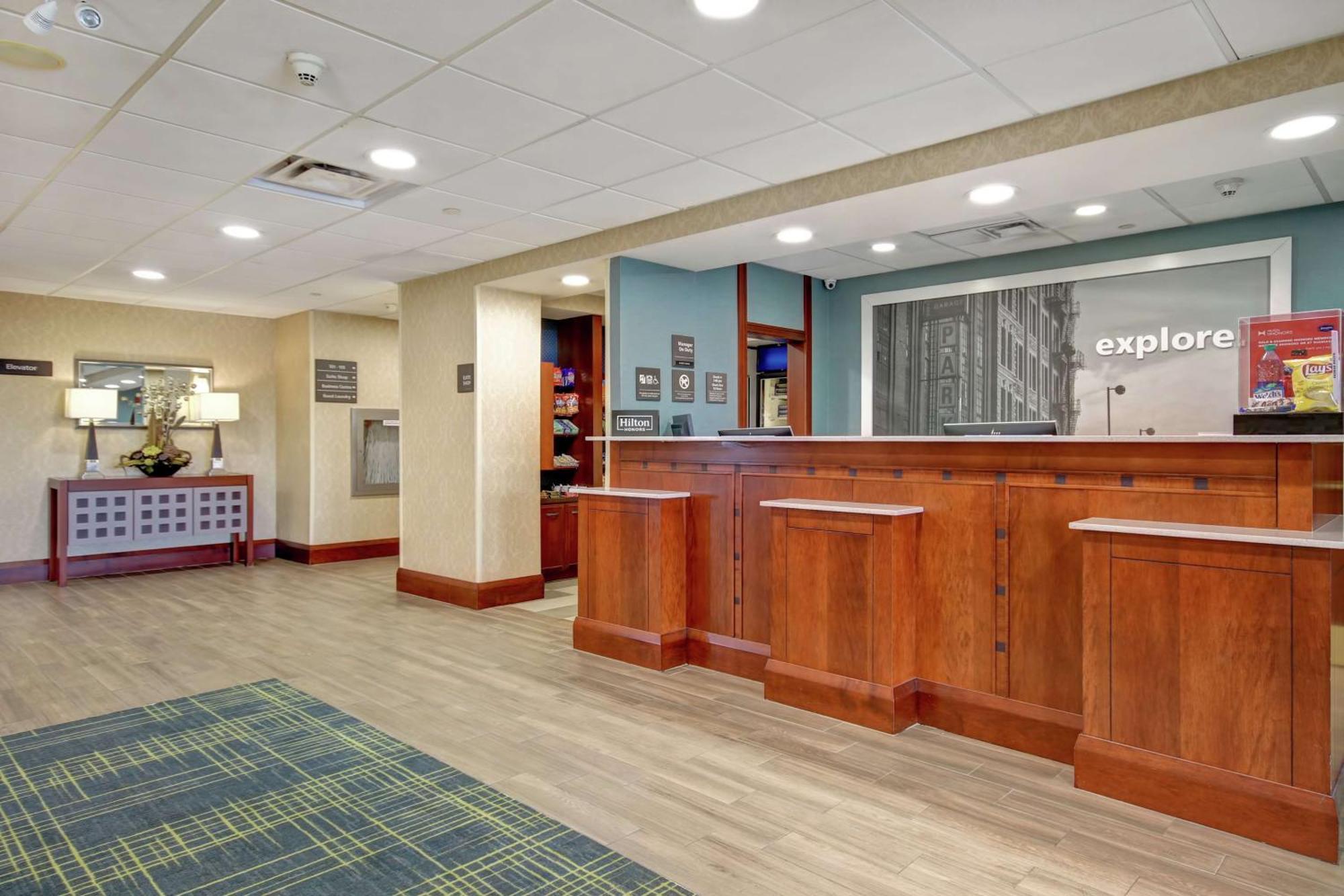 Hampton Inn & Suites Guelph Exterior photo