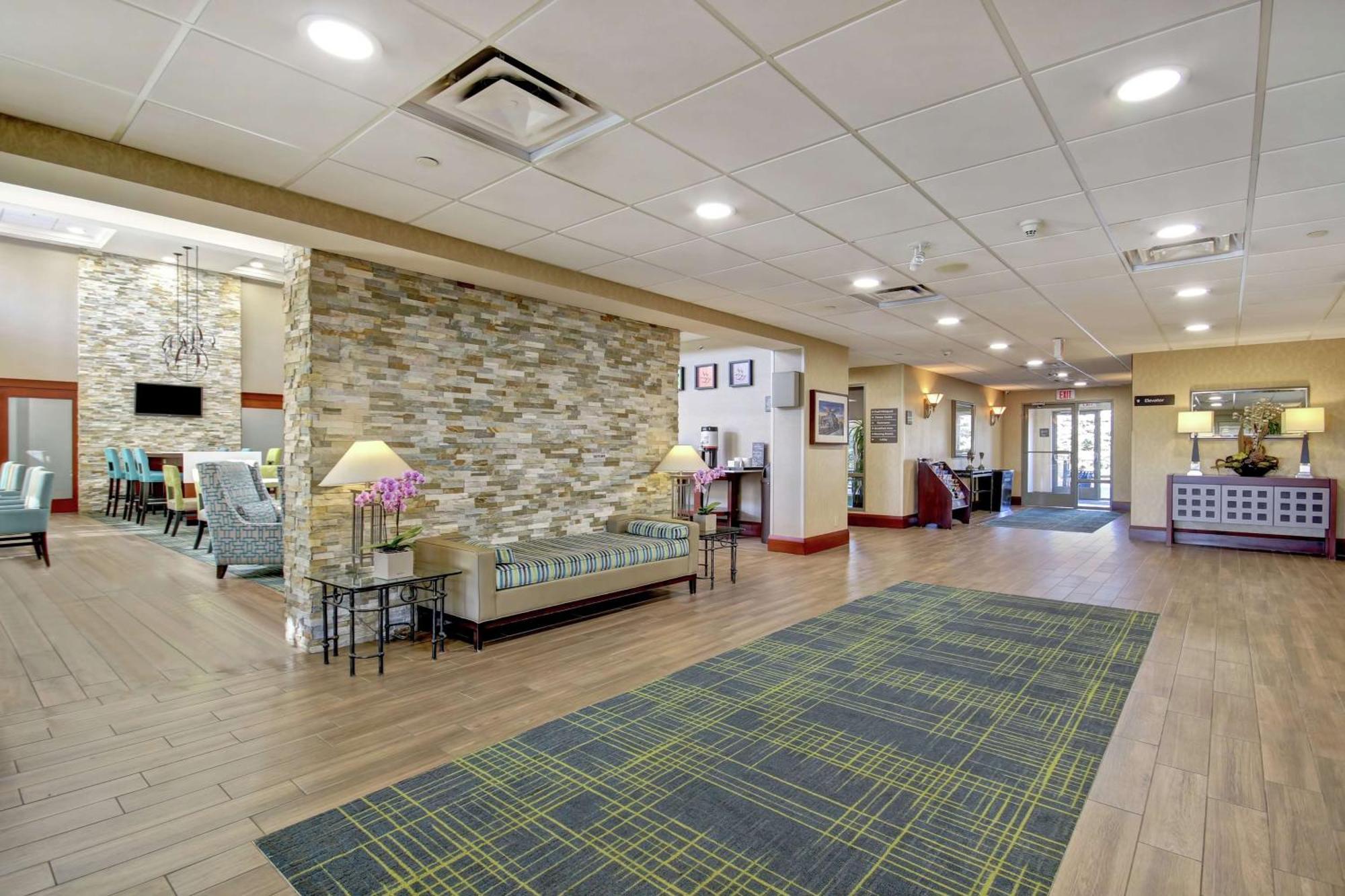 Hampton Inn & Suites Guelph Exterior photo
